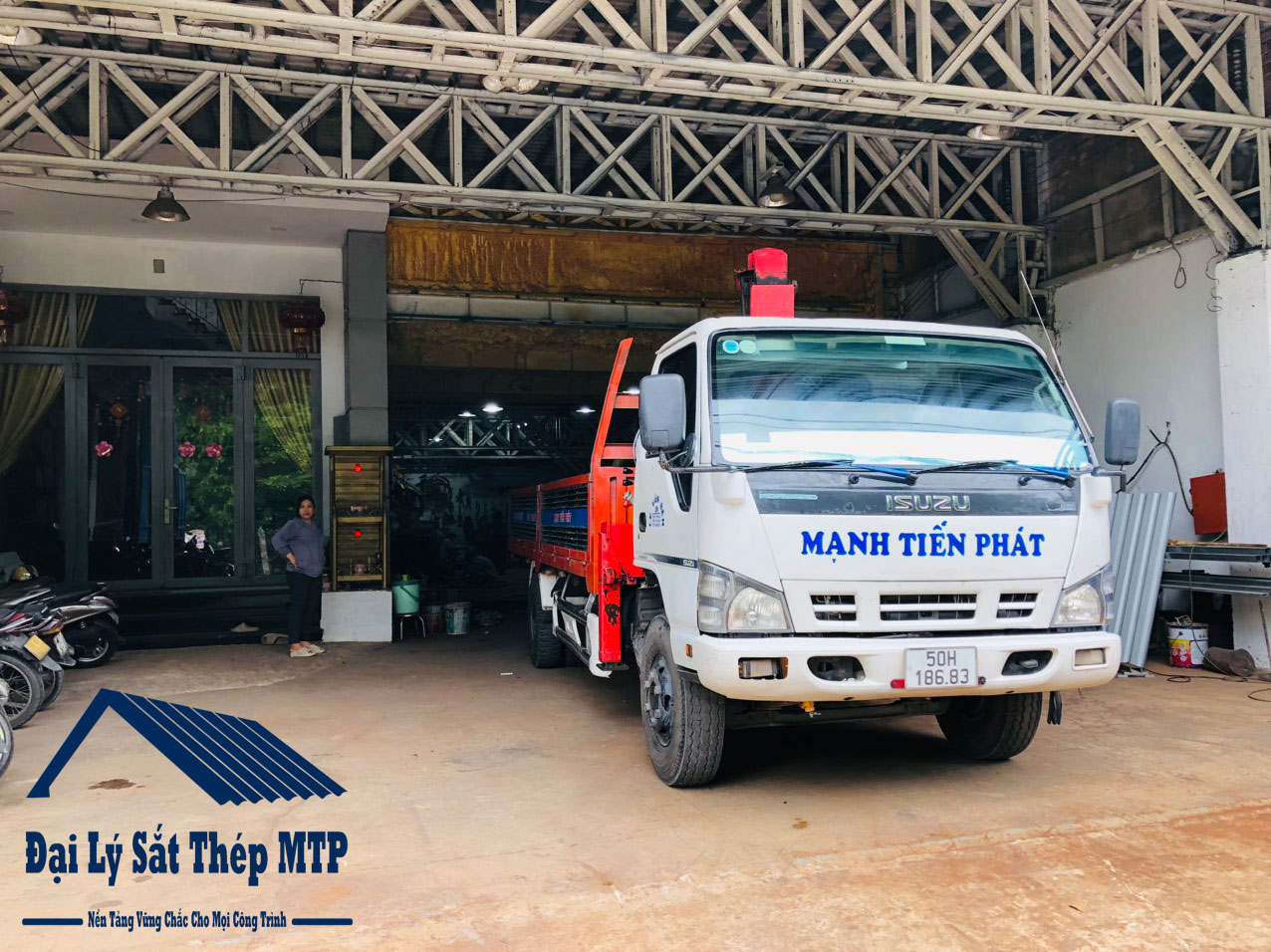 Đại lý Sắt Thép MTP giao 25 tấn Thép hộp, Thép hình V và 50 Cây Thép Phi 18 Hòa Phát cho Công trình xây dựng nhà xưởng Nguyễn Duy Trinh, Long Trường, Thủ Đức