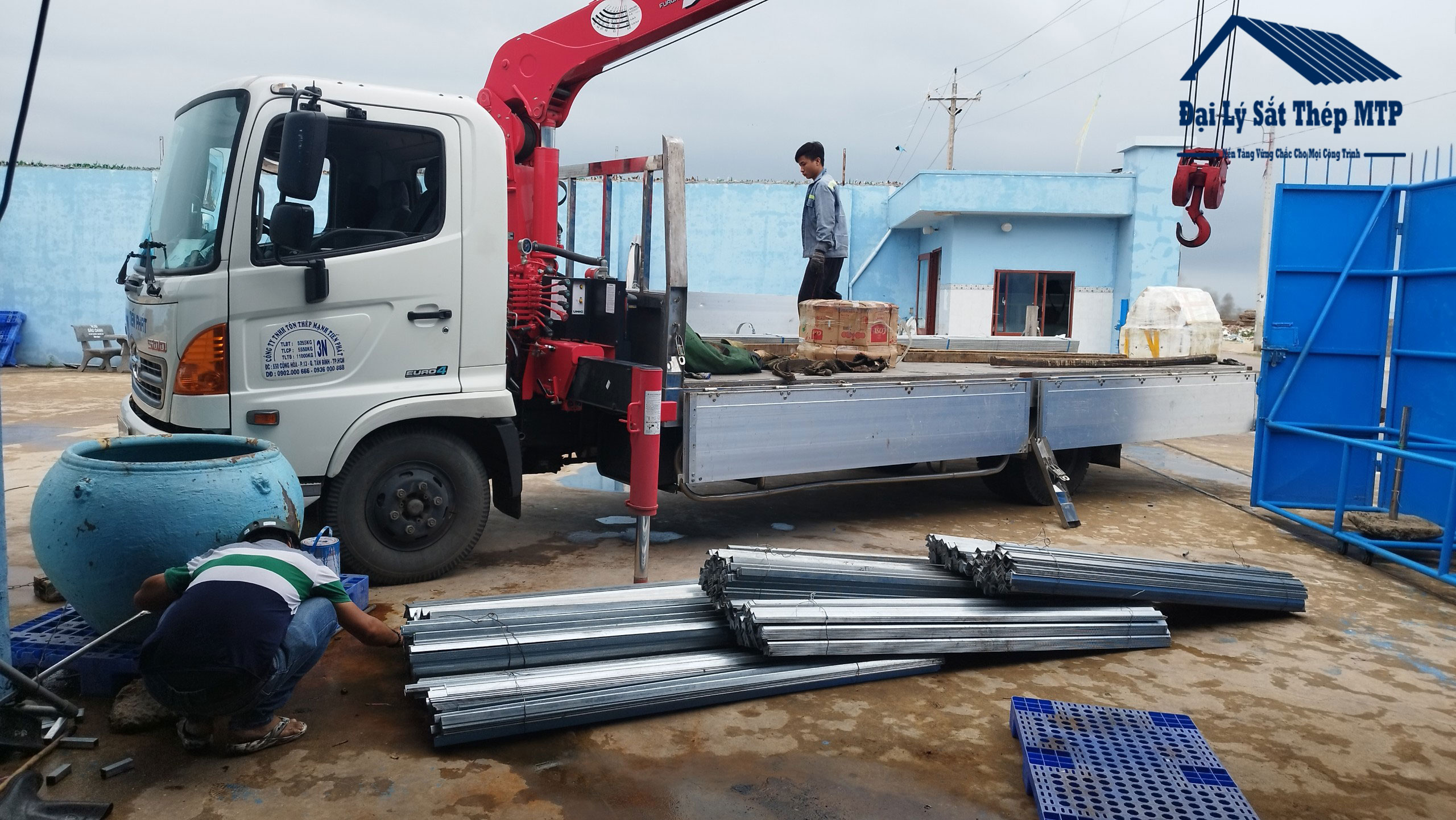 Giao 15 tấn Thép hộp và Thép V chấn cho Công Ty Thủy sản ở cảng cá Hàm Thuận Bắc, Bình Thuận