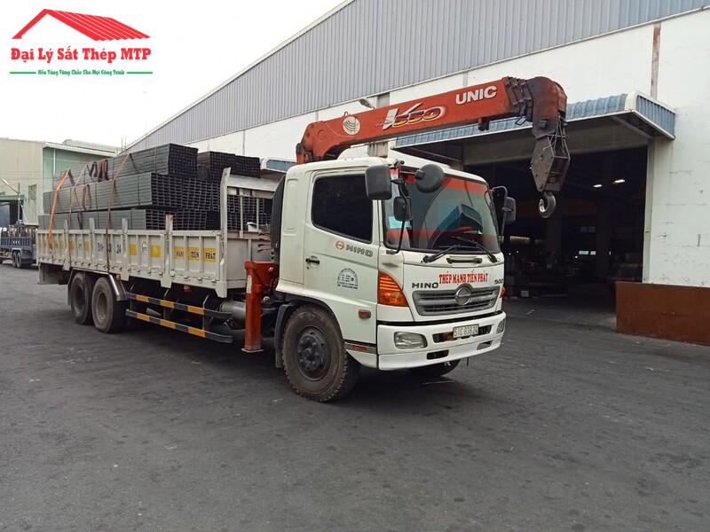 Cung cấp 800 cây thép hộp 100x200 cho công trình làm nhà xưởng tại Long An.