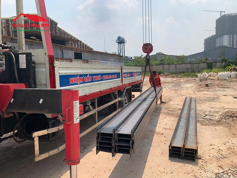 Giao 28 cây thép hình I200 dài 6m cho công trình nhà xưởng tại KDC Hòa Lân, TP. Thủ Dầu Một, Bình Dương