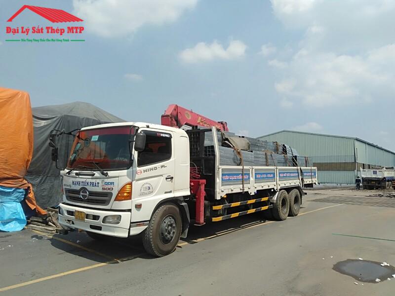 Giao 200 cây thép hộp 100x100 cho công trình thi công trạm điện tại Vũng Tàu.