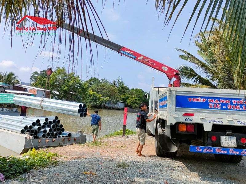 Giao 25 cây ống thép đúc phi 355 SCH40 cho dự án nhà máy chế biến thực phẩm tại Long An.