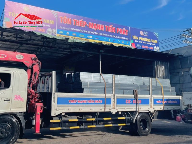 Vận chuyển sắt hộp 14x14 tận công trình bảng xe của Sắt Thép MTP