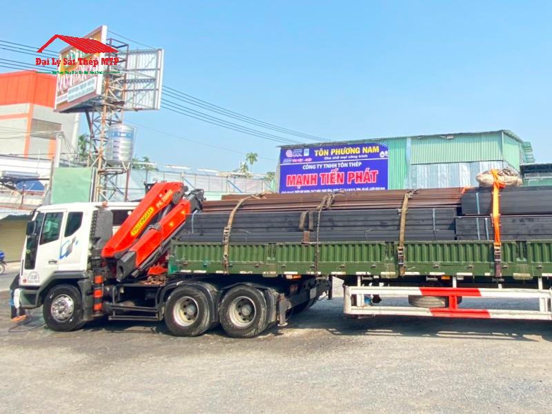 Sắt Thép MTP có xe tải vận chuyển thép hộp đen tận nơi, hàng chính hãng, chứng từ rõ ràng