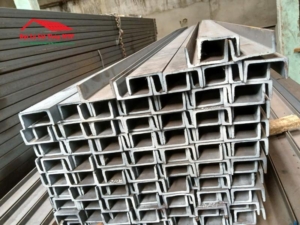 Thép U60 - U65 có mặt cắt hình U, chiều cao bụng 60 - 65mm