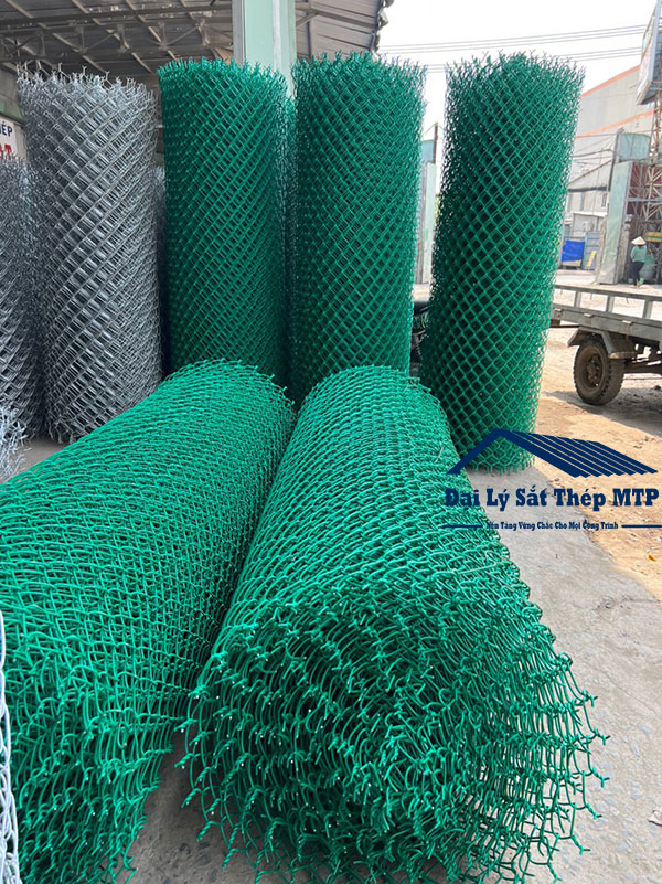 Lưới B40 bọc nhựa vẫn là lưới B40 mạ kẽm, nhưng được phủ bên ngoài lớp nhựa PVC cao cấp