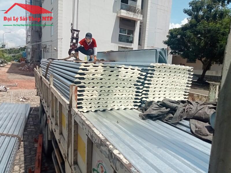 Cung cấp 500 tấm tôn cách nhiệt Globalsteel công trình sửa chữa siêu thị Coopmart ở Bình Phước 