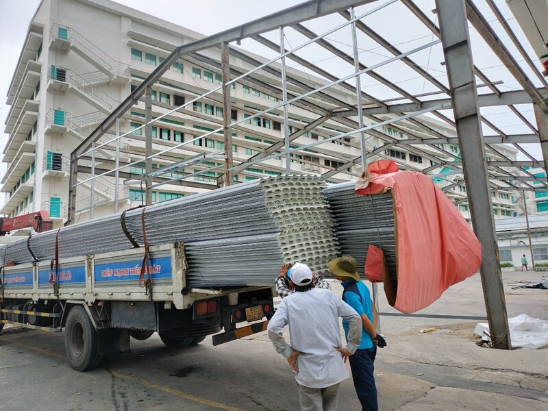 Cung cấp 300 tấm tôn Pomina lợp mái trung tâm thương mại tại TP.HCM.
