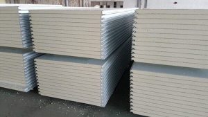 Nên bảo quản tôn panel EPS ở nơi khô ráo, thoáng mát và có kệ gỗ cao so với mặt đất