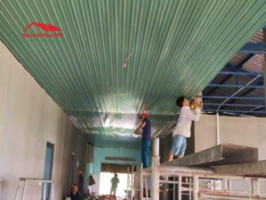 Đóng trần bằng tôn la phông 13 sóng