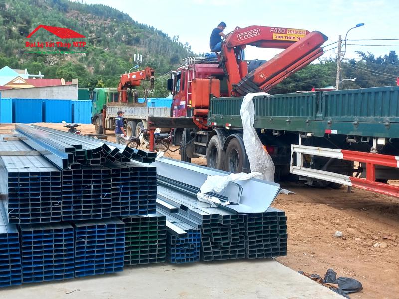 Cung cấp 5 tấn thép hộp Phú Xuân Việt cho Trung tâm thương mại Vincom Mega Mall (Bình Dương)