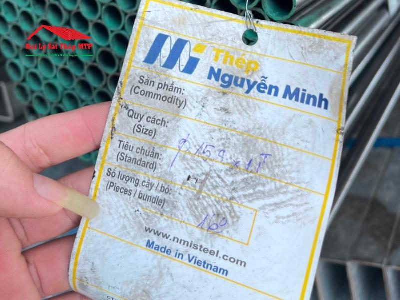 Nhãn mác đi kèm mỗi bó thép ống Nguyễn Minh