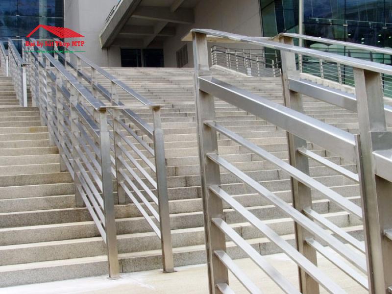 Lan can gia công từ inox hộp 80x80