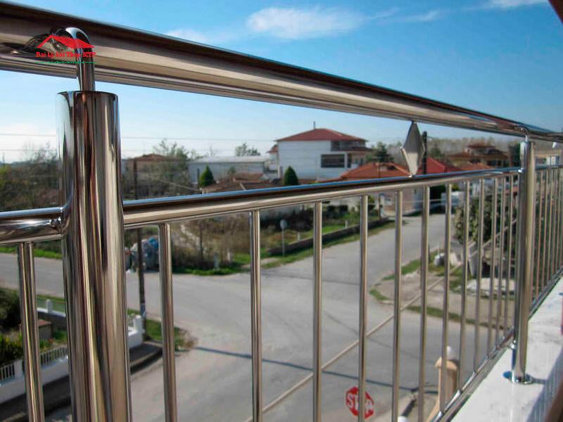 Lan can ban công gia công từ inox ống phi 27