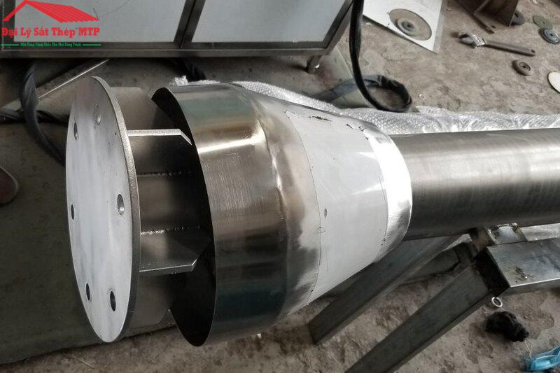 Sử dụng ống phi 76 chất liệu inox làm cột cờ
