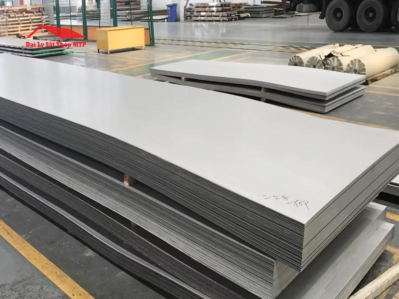 Tấm inox 6mm chịu được lực lớn, bề mặt chống rỉ sét tốt