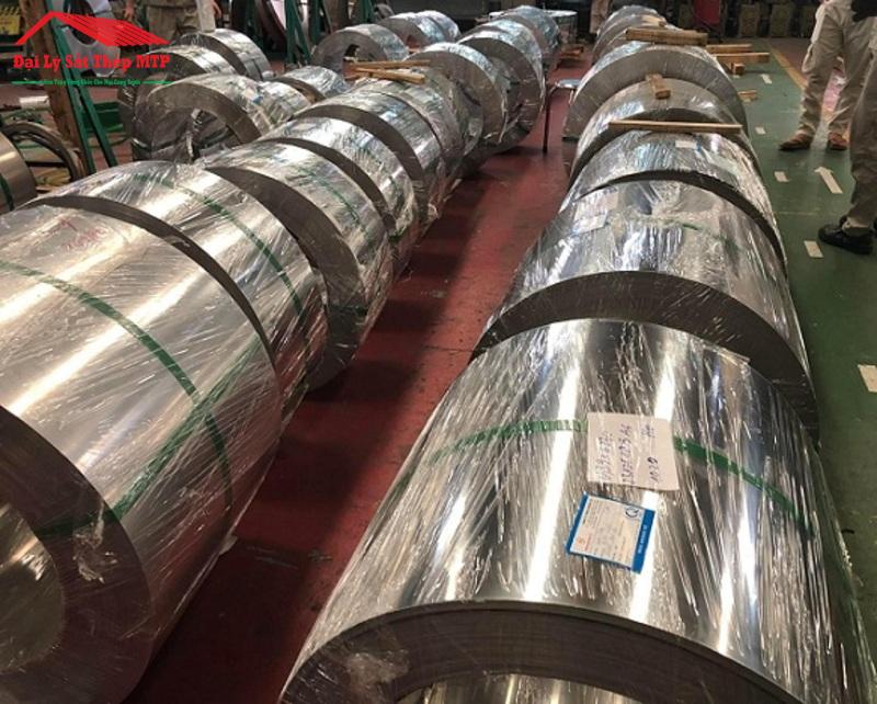 Băng inox có khả năng chống ăn mòn tốt, bề mặt trơn nhẵn thẩm mỹ