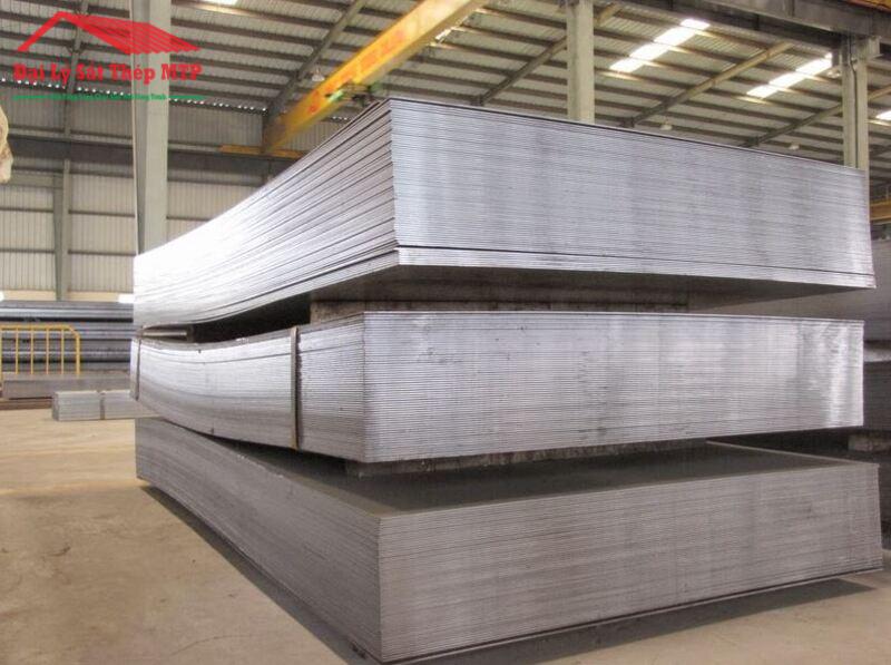 Thép tấm Hòa Phát được sản xuất từ nguồn nguyên liệu chất lượng cao