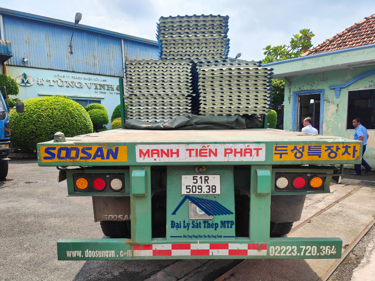Cung cấp 35 tấn Tôn PU cách nhiệt cho nhà xưởng Công ty Tùng Vinh
