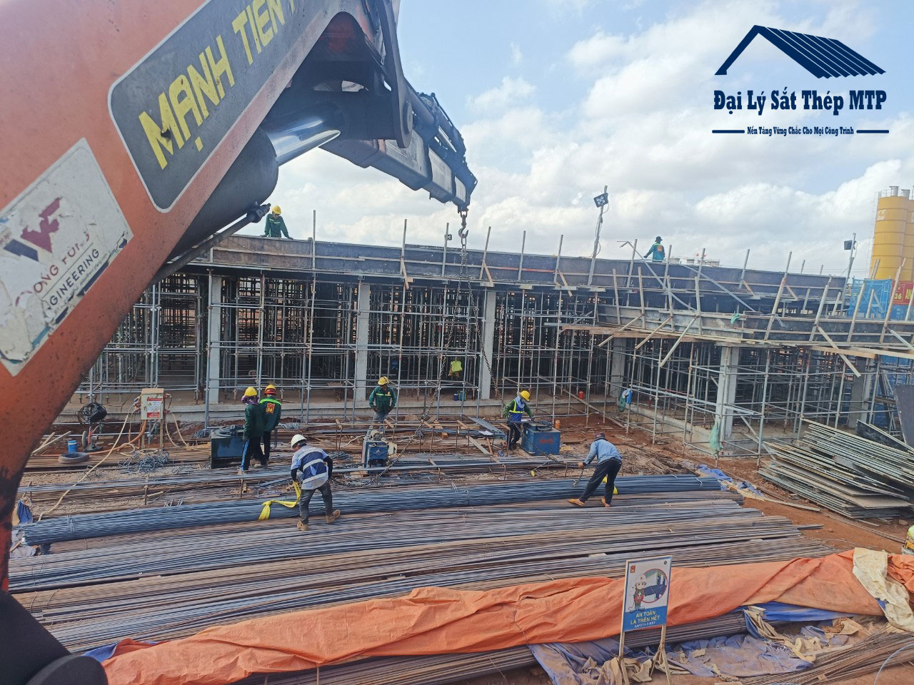 Đại lý Sắt Thép MTP giao 150 tấn thép xây dựng hòa phát về Sân Bay Long Thành - Tỉnh Đồng Nai