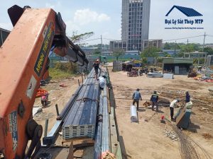 Đại lý Sắt Thép MTP giao 500M Tôn cách nhiệt PU về Công trình của tỉnh Đồng Nai