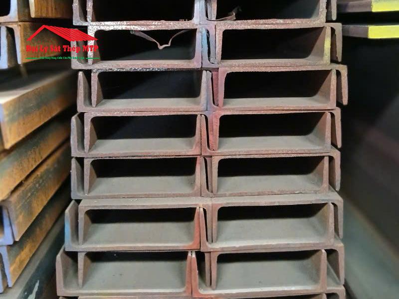 Thép U280 có dạng hình chữ U, chiều cao bụng 280mm