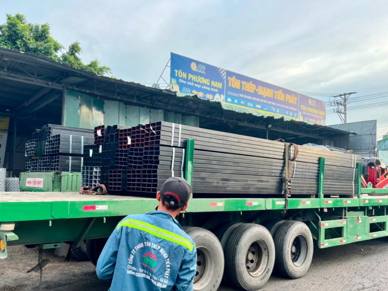 Sắt Thép MTP có hệ thống kho hàng lớn, hỗ trợ vận chuyển tận nơi, cam kết hàng chính hãng