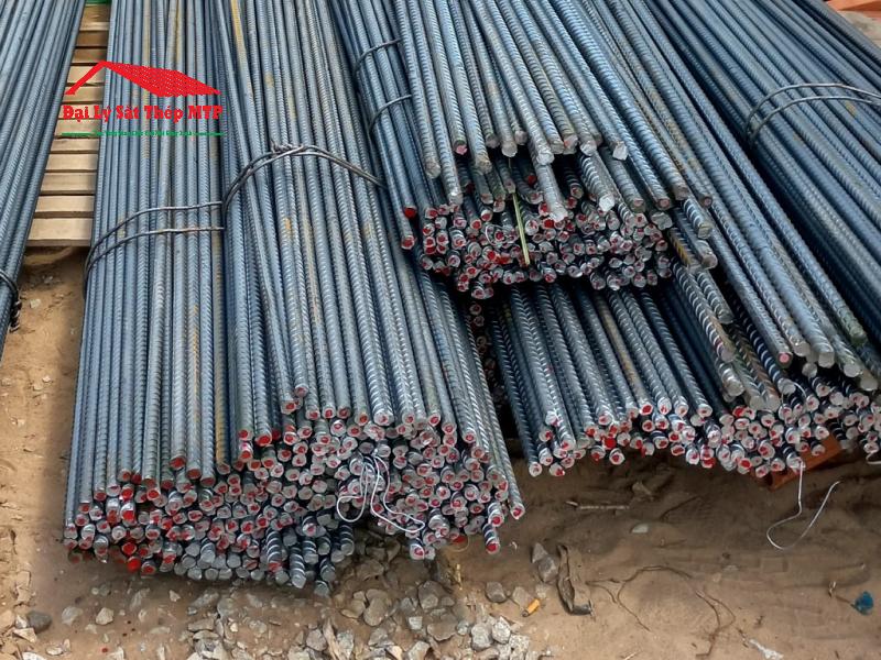 Thép cây phi 14 có tiết diện hình tròn, kết cấu đặc, dạng thanh dài