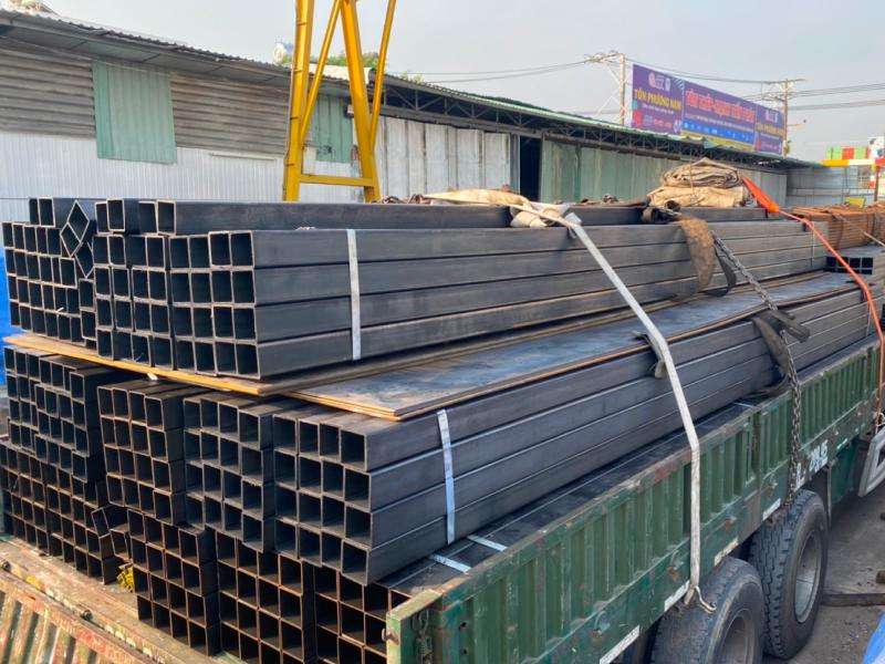 Giao 4 tấn thép hộp vuông đen cho dự án làm cột điện tại huyện Bình Chánh, TP.HCM