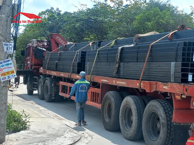 Giao 400 cây thép hộp đen Hàn Quốc cho dự án xây dựng tòa nhà văn phòng tại Quận 7, TP.HCM