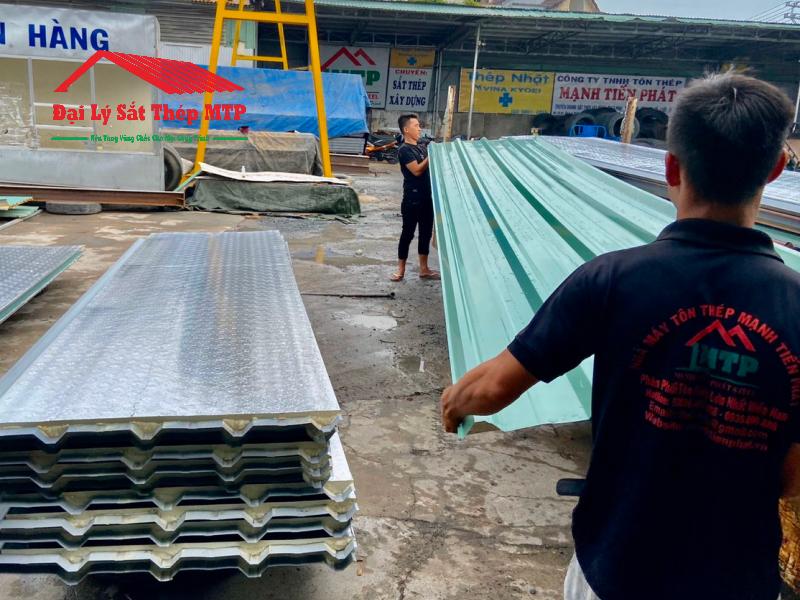 Sắt Thép MTP bán tôn cách nhiệt Hoa Sen chính hãng, giá rẻ hơn 5 - 10%