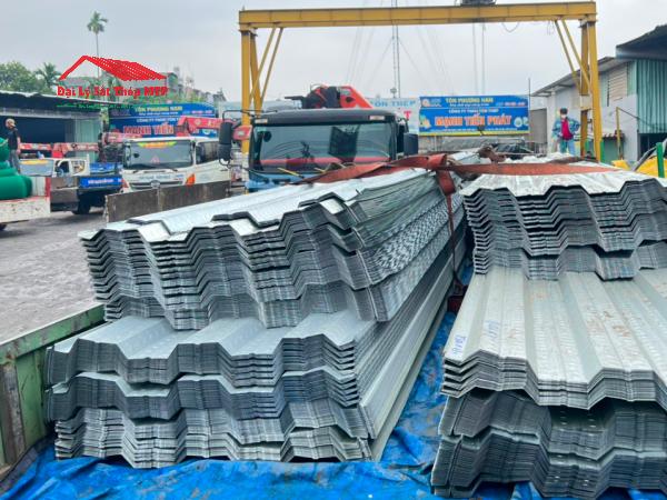 Tôn sàn deck tại Sắt Thép MTP là hàng chính gốc, đa dạng quy cách, giá cạnh tranh