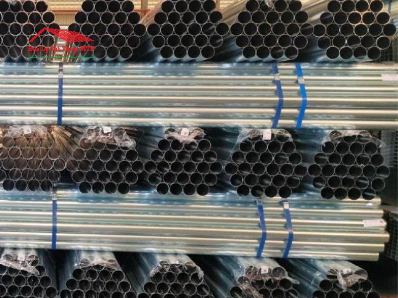 Ống thép mạ kẽm Nam Kim có bề mặt sáng bóng, chống ăn mòn tốt
