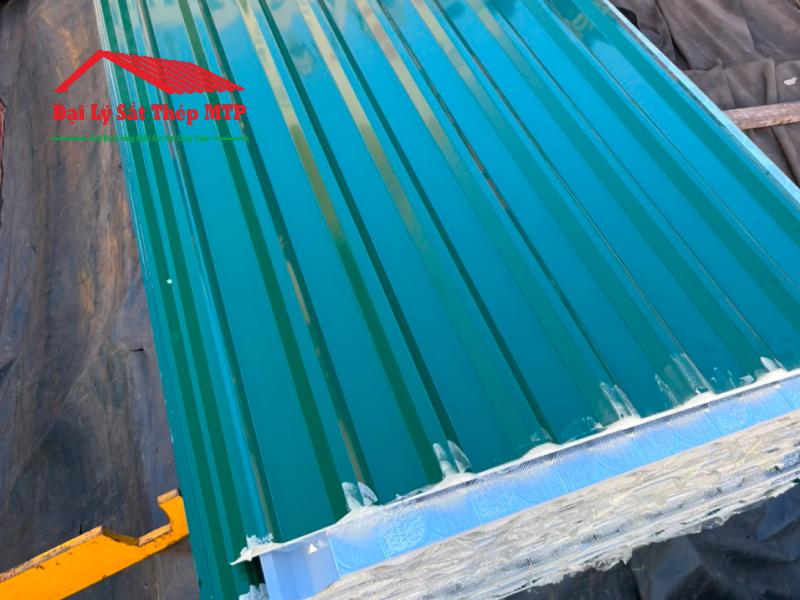 Tôn xốp cách nhiệt Đông Á màu xanh rêu