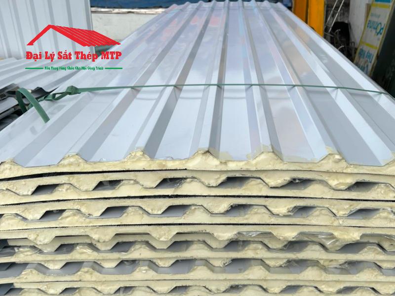 Tôn cách nhiệt Hoa Sen là sản phẩm của Tập Đoàn Hoa Sen, cách âm, cách nhiệt hiệu quả