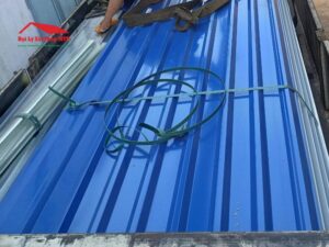 Tôn màu xanh dương cán 9 sóng vuông Hòa Phát