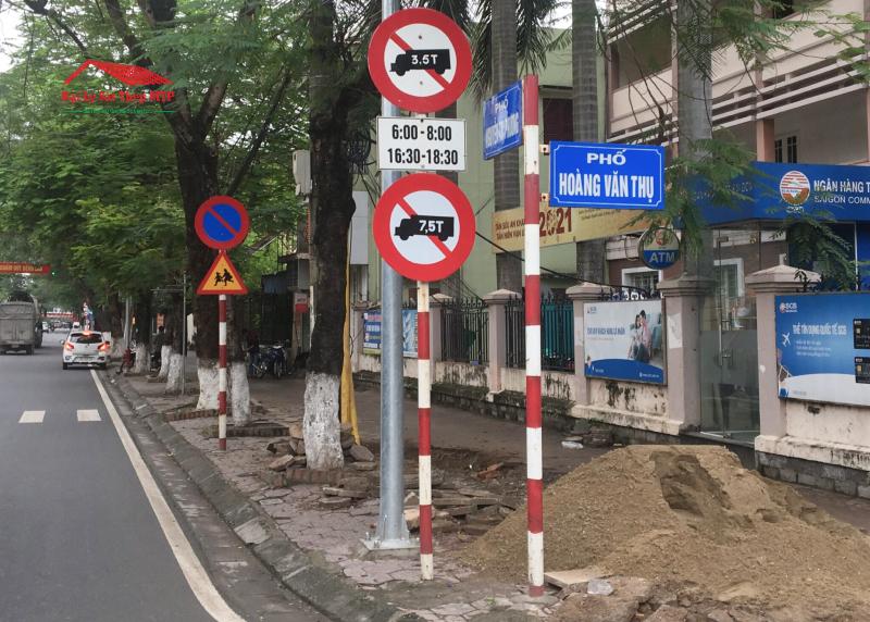 Ống thép mạ kẽm Phú Xuân Việt làm cột biển báo gia thông