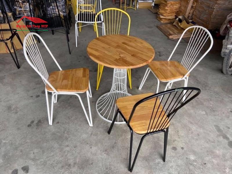 Thép ống đen Tuấn Võ làm chân bàn ghế, sơn phủ để tăng tính thẩm mỹ