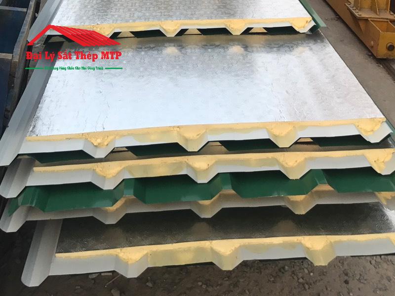 Tôn xốp Hoa Sen có độ tuổi thọ cao, bền màu theo thời gian