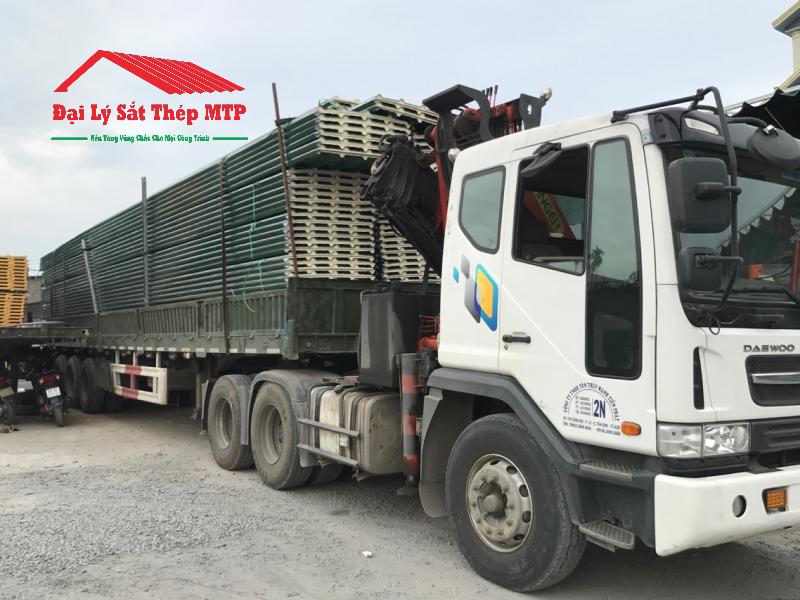 Giao 1200m tôn cách nhiệt Hoa Sen cho khu dân cư Vạn Phúc City tại Bình Dương
