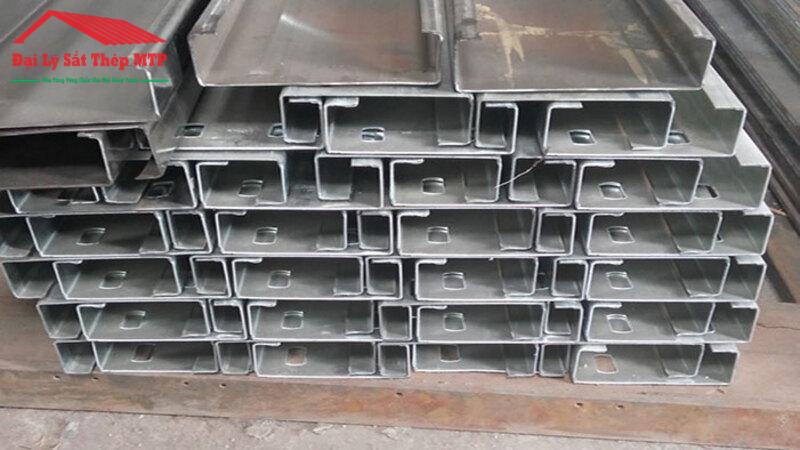 X&agrave; gồ th&eacute;p chữ U