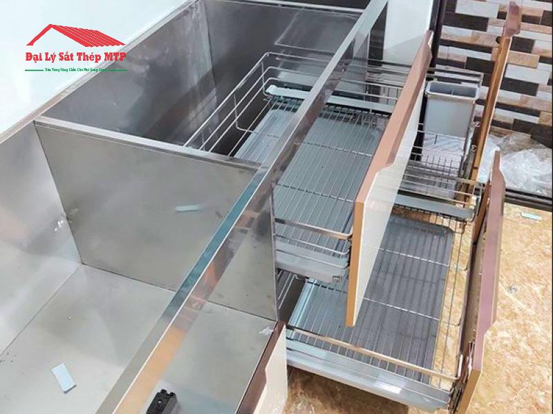 Sử dụng U inox dày 4mm làm khung tủ bếp