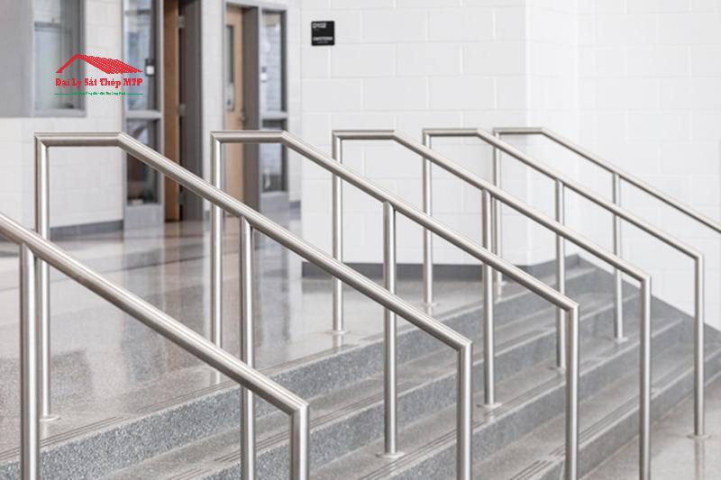 Láp inox D80 dùng làm thanh ngăn cách tại các cơ quan
