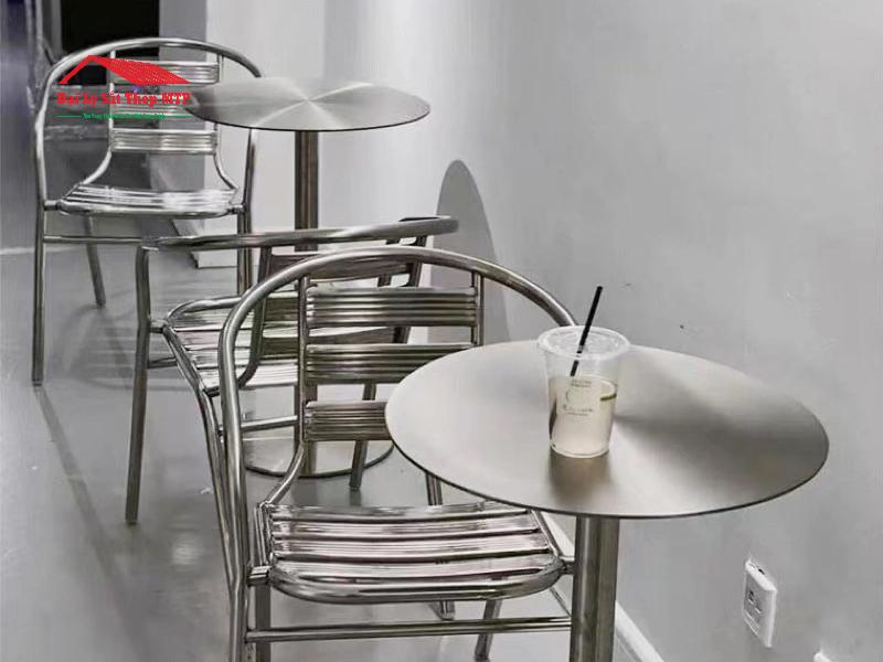 Sử dung tấm inox 1.2mm làm mặt bàn