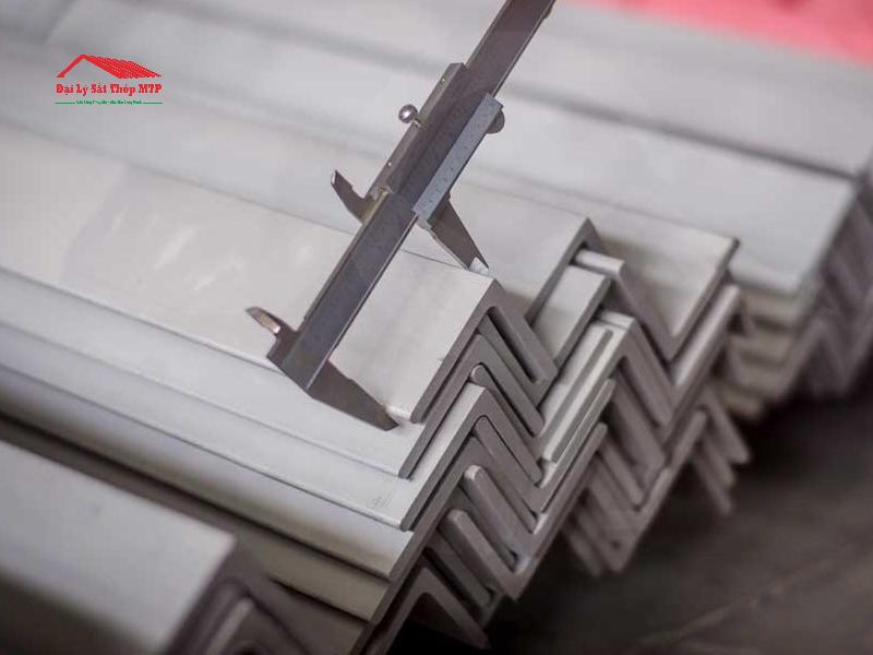 V inox 45x45 với kích thước cạnh 45mm