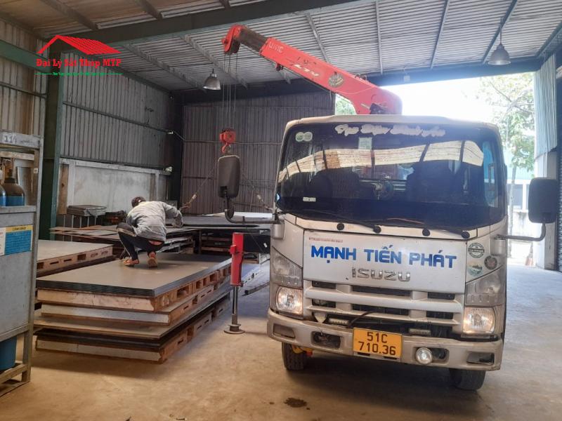 Đơn vị nhận gia công chấn thép tấm chống trượt uy tín, giá rẻ - Sắt Thép MTP