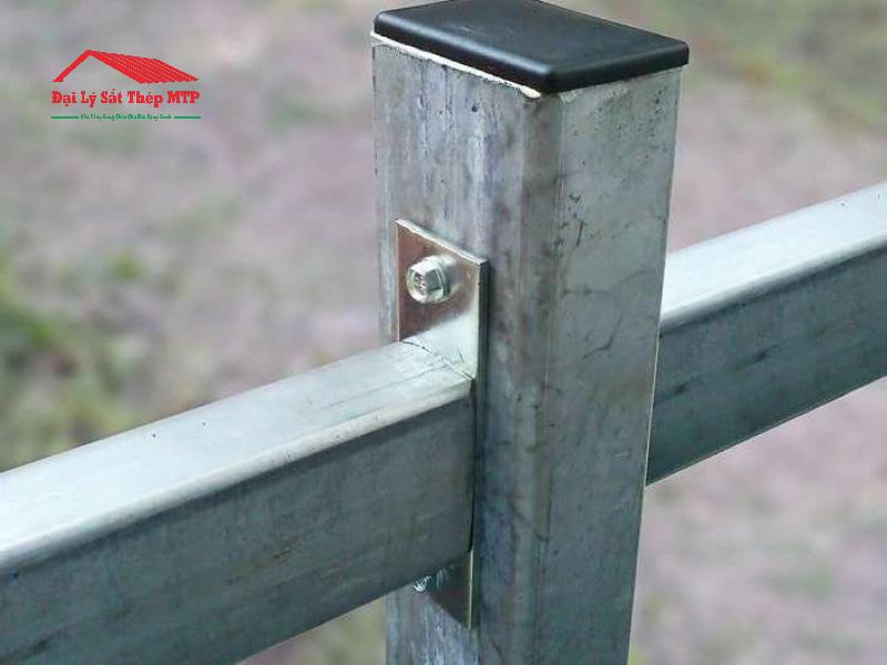Liên kết sắt hộp bằng bản mã