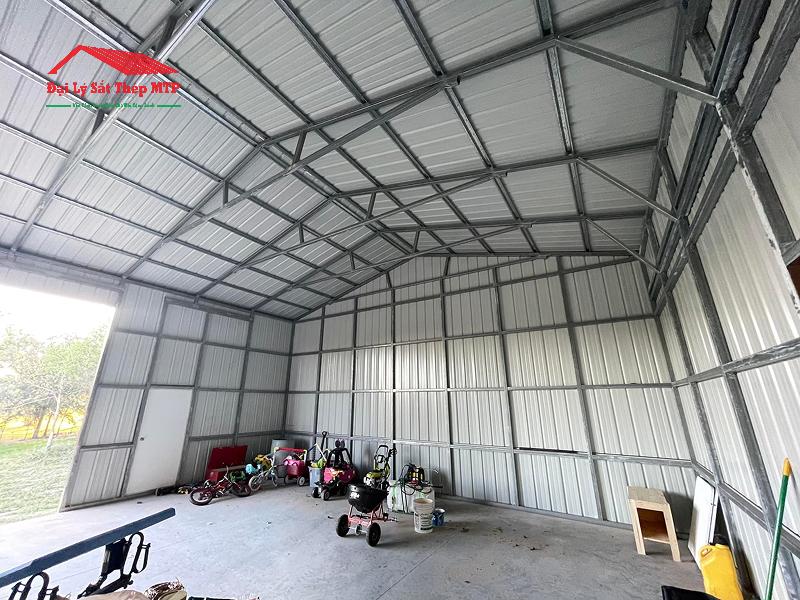 Mẫu sắt hộp làm khung mái nhà tạm cho nhân viên tại các nông trại