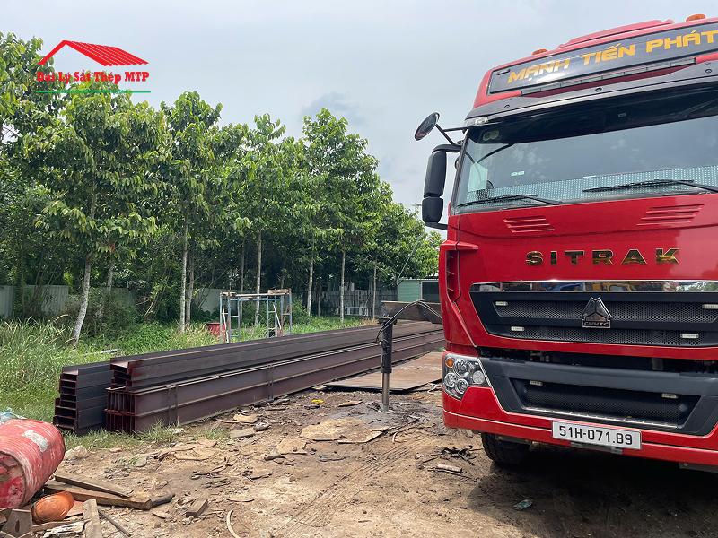 Giao 16 cây thép hình I400 dài 12m cho công ty xe cẩu tại Tây Ninh