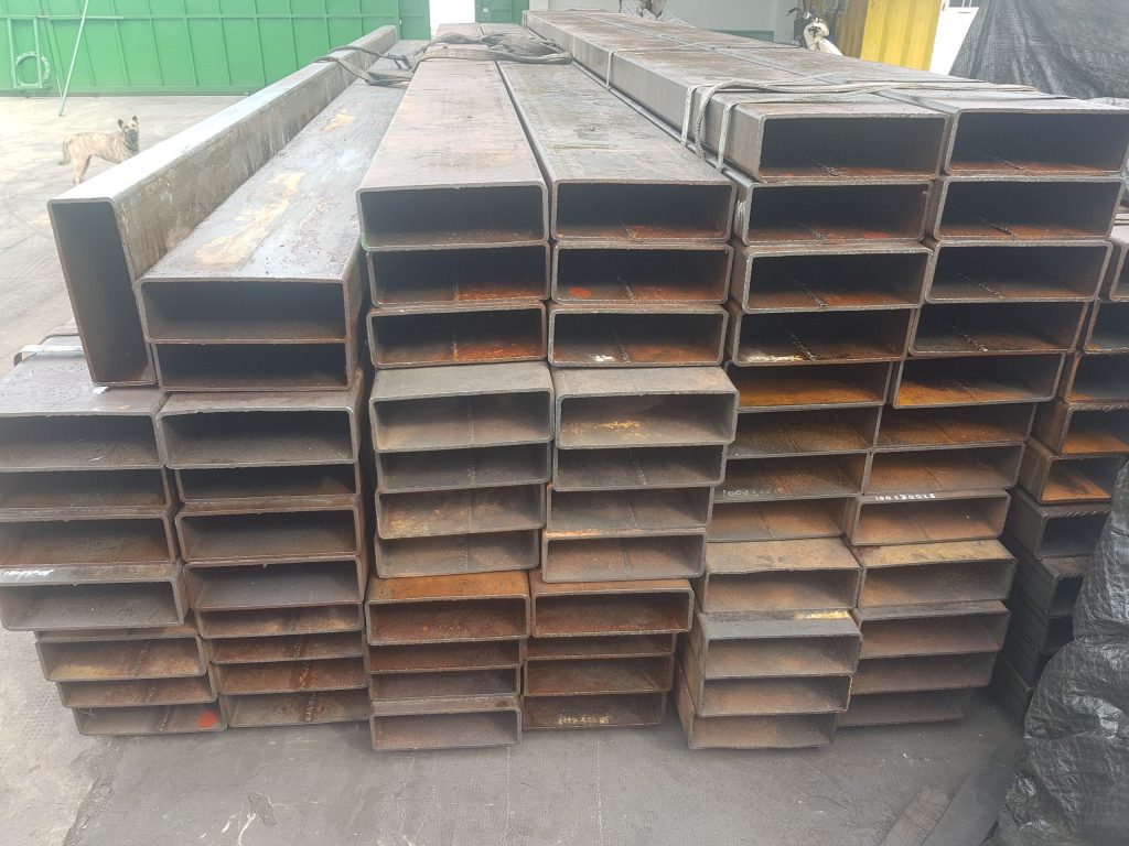 Thép hộp 100x300x6mm